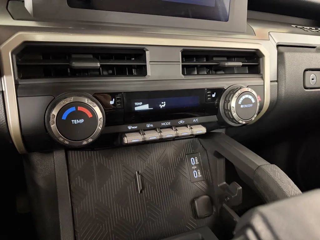 Used 2025 Toyota Tacoma SR5 AWD/4WD image 23