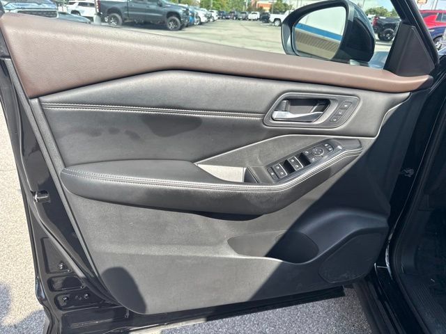 Used 2023 Nissan Rogue SL AWD/4WD image 12