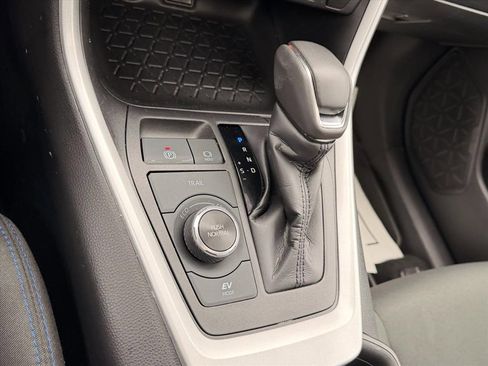 Used 2024 Toyota RAV4 SE w/ Convenience Package image 24