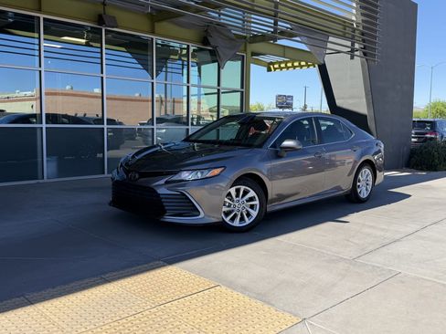 Used 2021 Toyota Camry LE image 1
