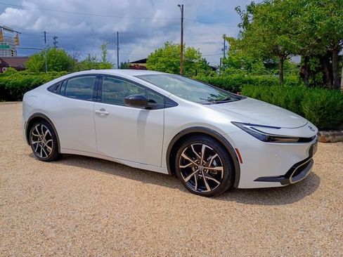 Used 2023 Toyota Prius Prime FWD image 16