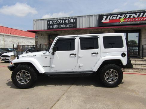 Used 2014 Jeep Wrangler Unlimited Rubicon w/ Connectivity Group AWD/4WD image 2