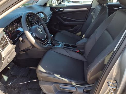 Used 2020 Volkswagen Jetta SE w/ SE Cold Weather Package image 15