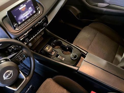 Used 2022 Nissan Rogue SV image 15