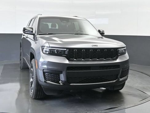 Used 2025 Jeep Grand Cherokee L Altitude AWD/4WD image 2