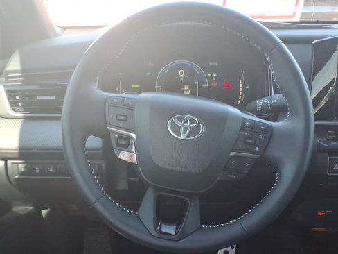 Certified 2025 Toyota Camry SE w/ Convenience Package image 12