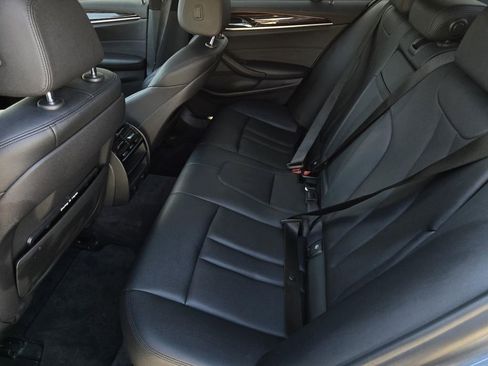 Used 2018 BMW 530i w/ Premium Package image 11