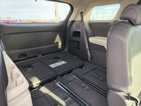 Used 2024 Kia Carnival LX image 18