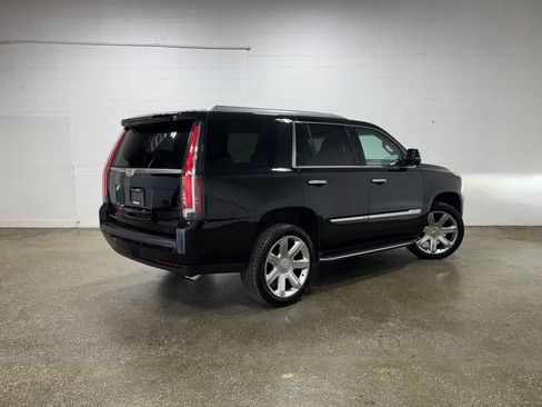 Used 2018 Cadillac Escalade Premium Luxury AWD/4WD image 3