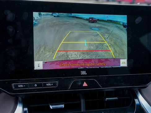 Used 2024 Toyota Venza XLE image 24