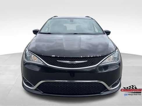 Used 2017 Chrysler Pacifica Touring-L image 11