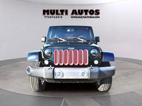 Used 2015 Jeep Wrangler Unlimited Sahara w/ Connectivity Group AWD/4WD image 8