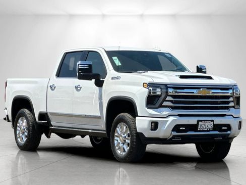 Used 2024 Chevrolet Silverado 2500 High Country w/ Technology Package AWD/4WD image 1