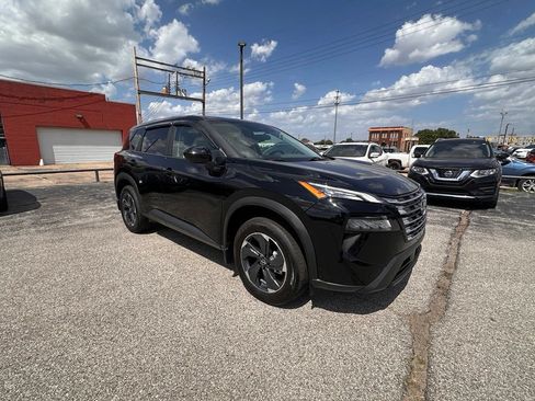 Certified 2025 Nissan Rogue SV FWD image 10