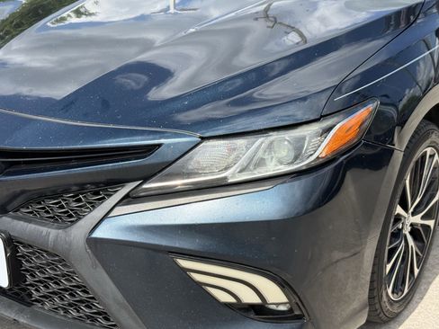 Used 2018 Toyota Camry SE FWD image 11