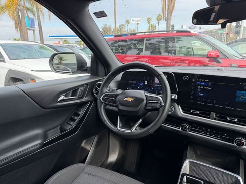 Used 2025 Chevrolet Equinox LT image 35