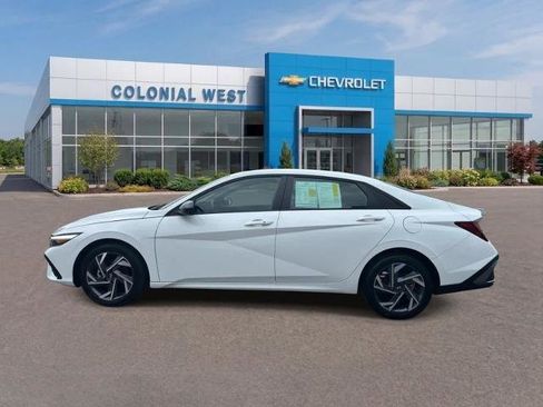 Used 2025 Hyundai Elantra Sport FWD image 3