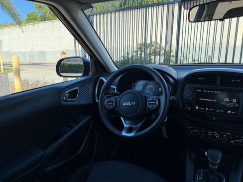 Used 2025 Kia Soul LX w/ LX Technology Package image 32