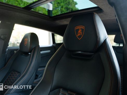 Used 2021 Lamborghini Urus AWD/4WD image 18