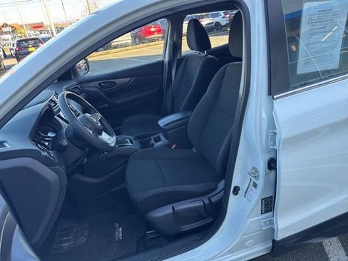 Used 2021 Nissan Rogue Sport S image 12