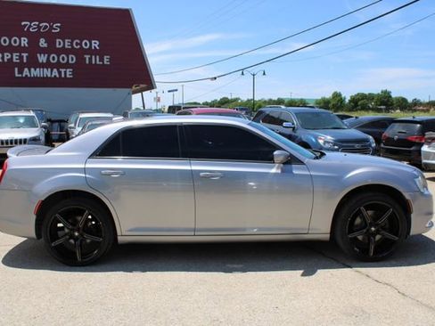 Used 2017 Chrysler 300 Limited w/ 300 Premium Group AWD/4WD image 2