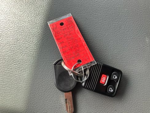 Used 2013 Ford F150 Lariat image 38