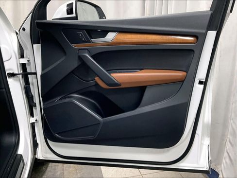 Used 2023 Audi Q5 2.0T Premium w/ Convenience Package image 12