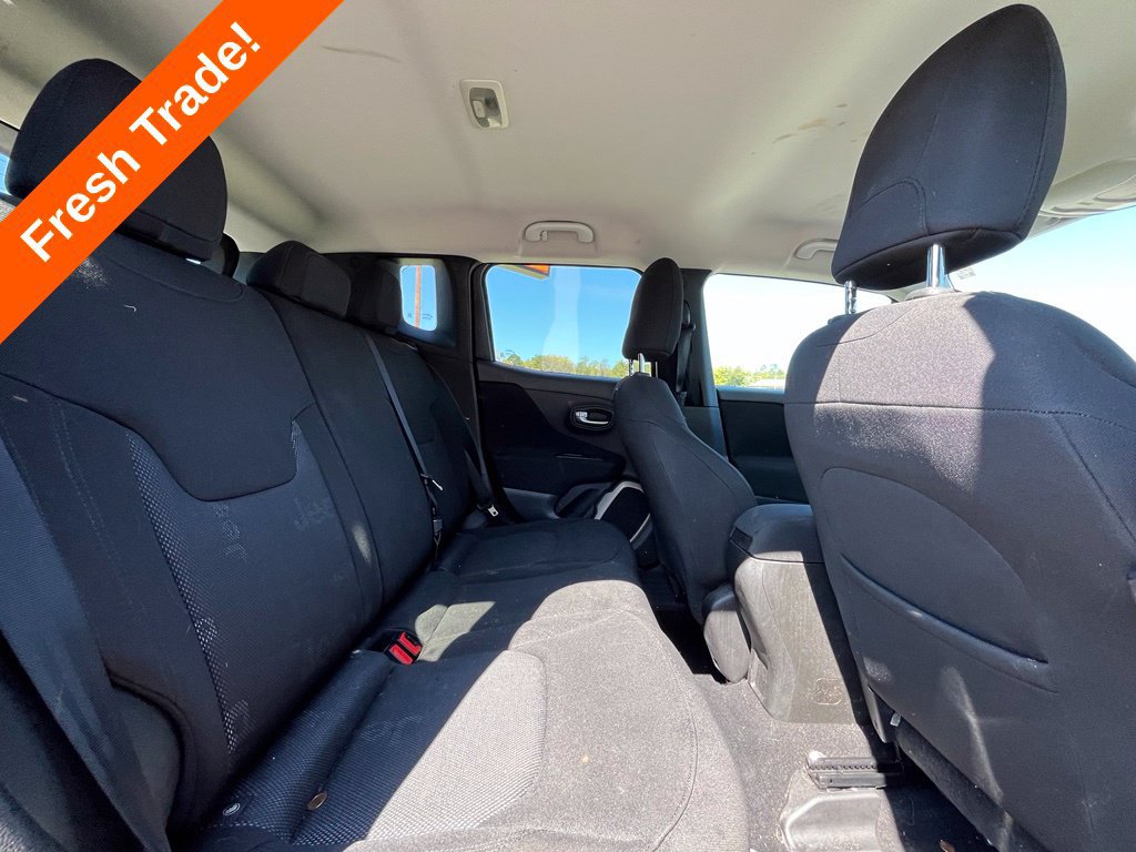 Used 2017 Jeep Renegade Latitude FWD image 34