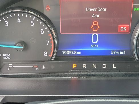 Used 2022 Ford Explorer XLT image 5