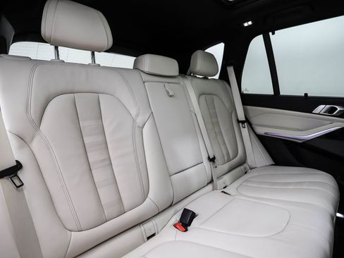 Used 2021 BMW X5 xDrive40i w/ M Sport Package image 26