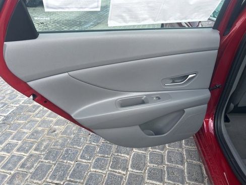 New 2025 Hyundai Elantra SEL image 19