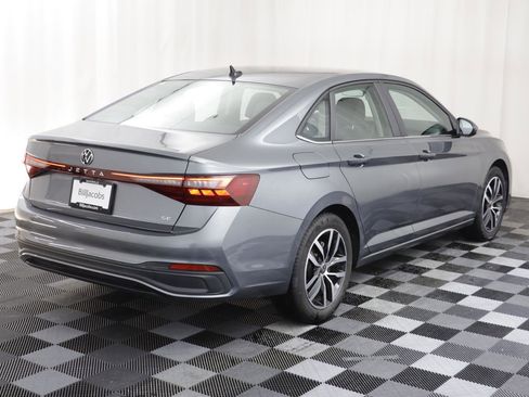 Used 2025 Volkswagen Jetta SE image 18