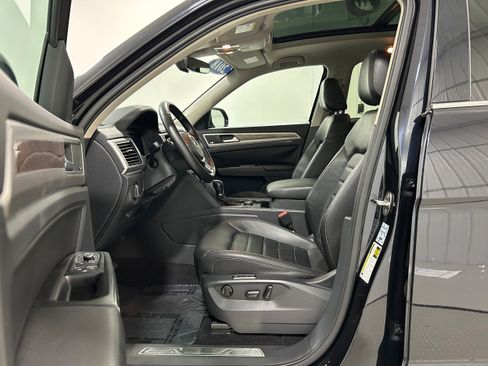 Used 2018 Volkswagen Atlas SEL Premium AWD/4WD image 4