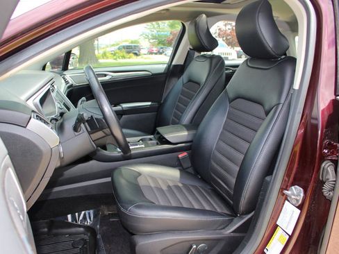 Used 2017 Ford Fusion SE w/ Equipment Group 201A AWD/4WD image 16