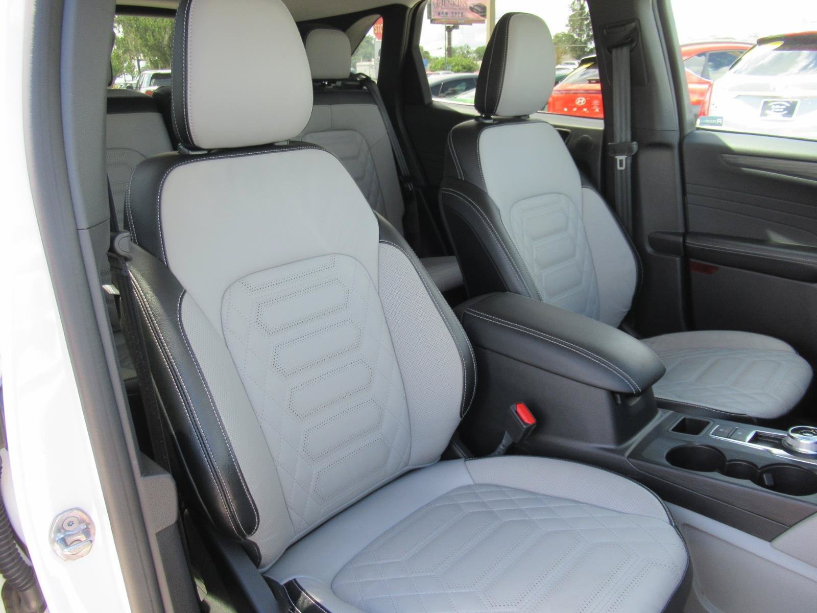 Used 2023 Ford Escape Platinum w/ Premium Technology Package AWD/4WD image 9