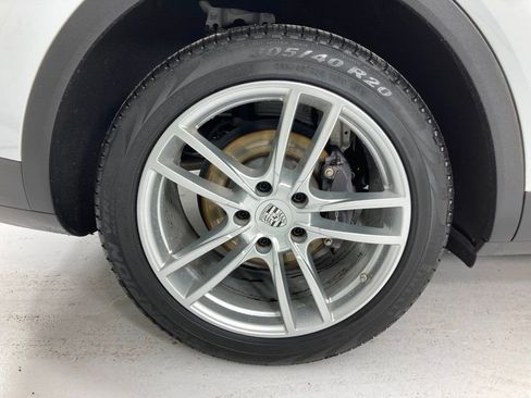 Certified 2023 Porsche Cayenne AWD/4WD image 28