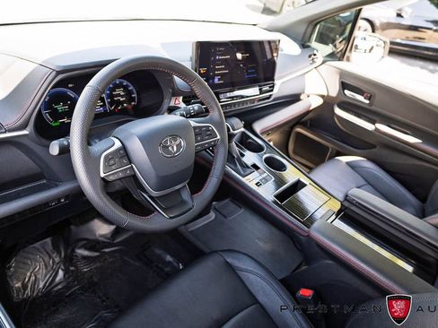 Used 2025 Toyota Sienna XSE FWD image 20