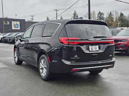 New 2026 Chrysler Pacifica Select image 6