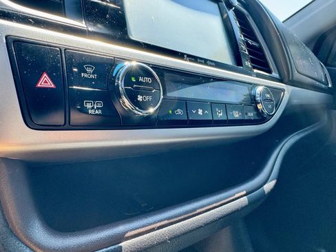 Used 2016 Toyota Highlander XLE w/ Protection Package #3 AWD/4WD image 30