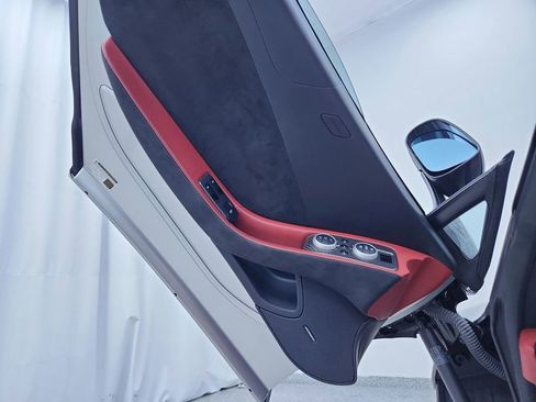 Used 2015 McLaren 650S Spider image 15