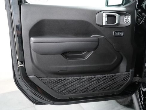 Used 2024 Jeep Wrangler Unlimited AWD/4WD image 24