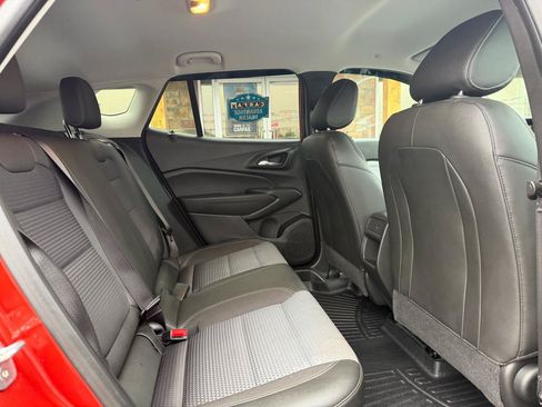 Used 2024 Chevrolet Trax LT w/ Driver Confidence Package FWD image 19