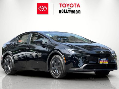New 2026 Toyota Prius LE FWD image 2
