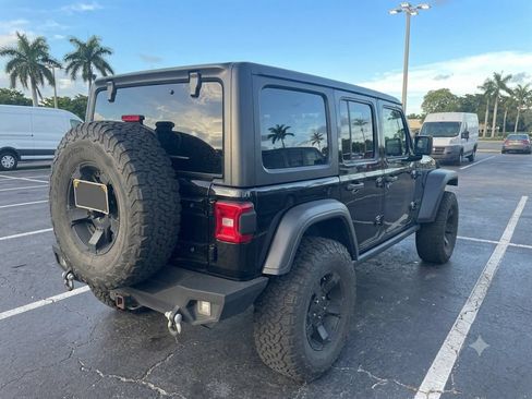 Used 2018 Jeep Wrangler Unlimited Sport S AWD/4WD image 2