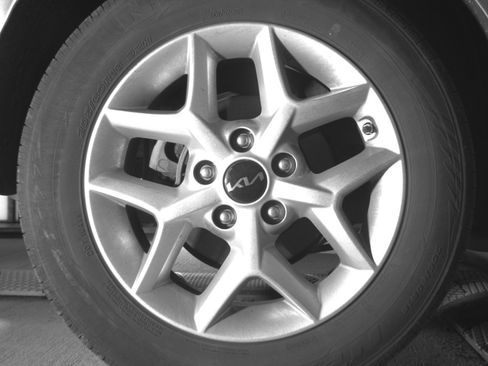 Used 2025 Kia Soul LX w/ LX Technology Package FWD image 18