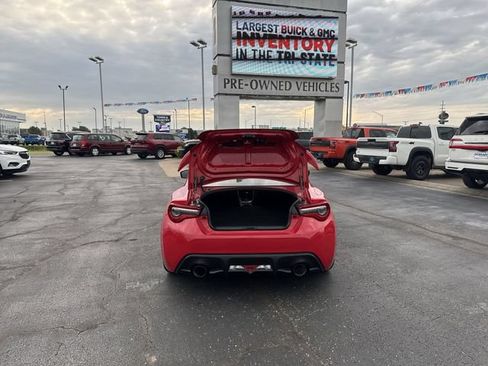 Used 2017 Toyota 86 RWD image 17