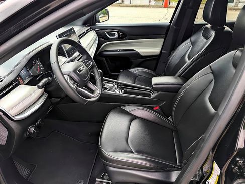 Used 2025 Jeep Compass Limited AWD/4WD image 40