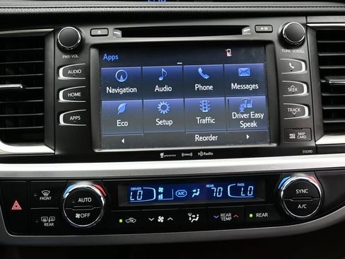 Used 2019 Toyota Highlander XLE AWD/4WD image 34