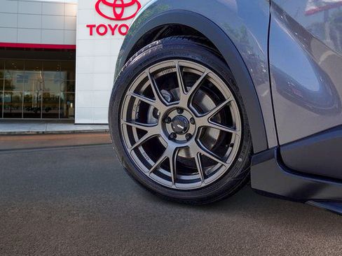 Used 2019 Toyota C-HR XLE FWD image 8