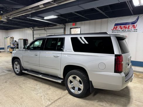Used 2019 Chevrolet Suburban LT w/ LT Signature Package image 6